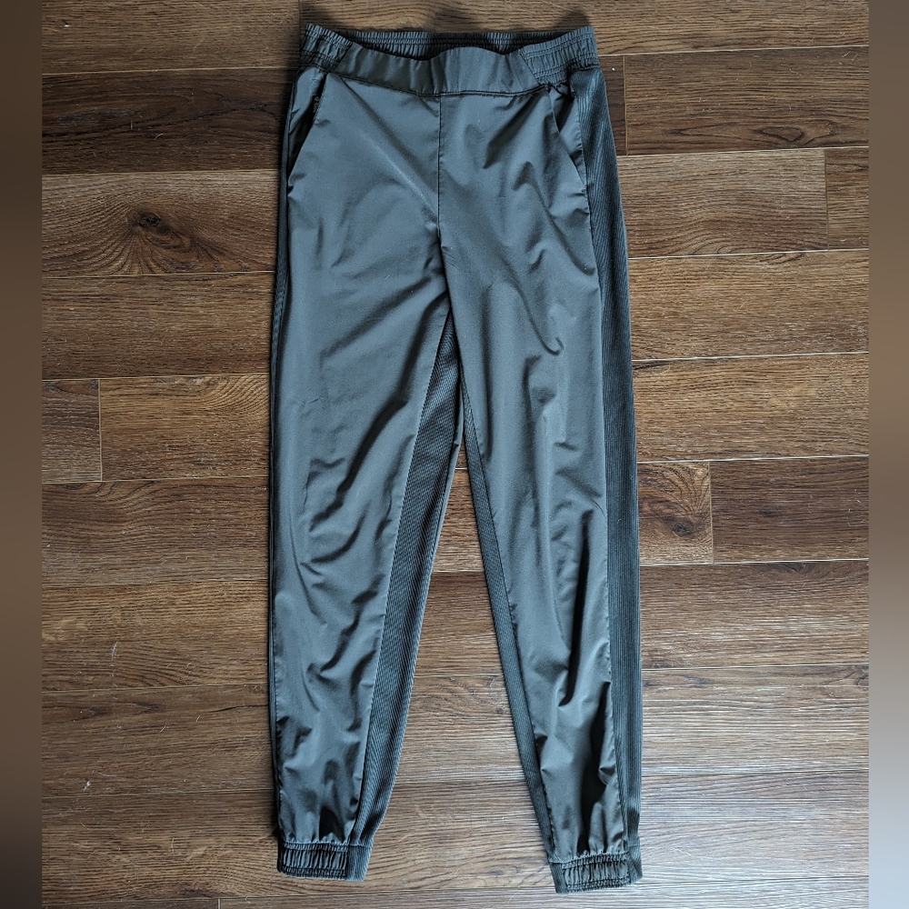 Athleta Brooklyn jogger mountain olive 6 tall
